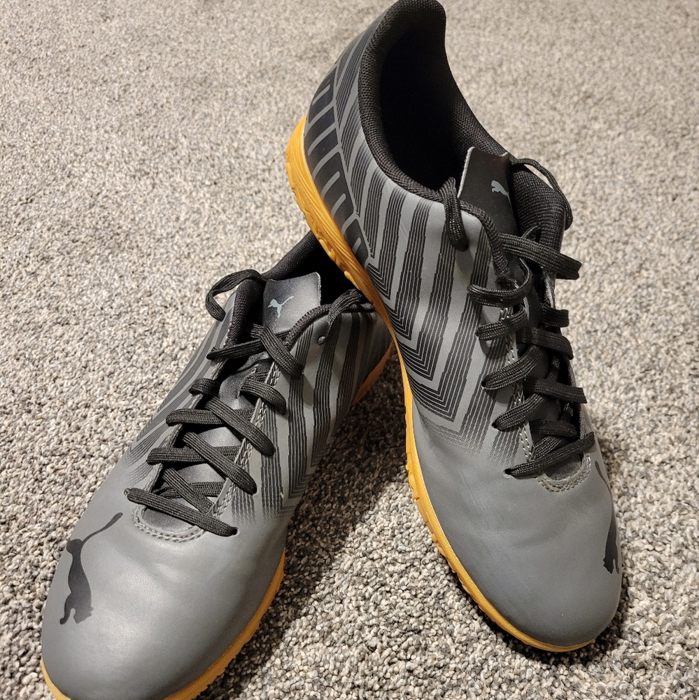 Kids/Men's puma futsal shoes